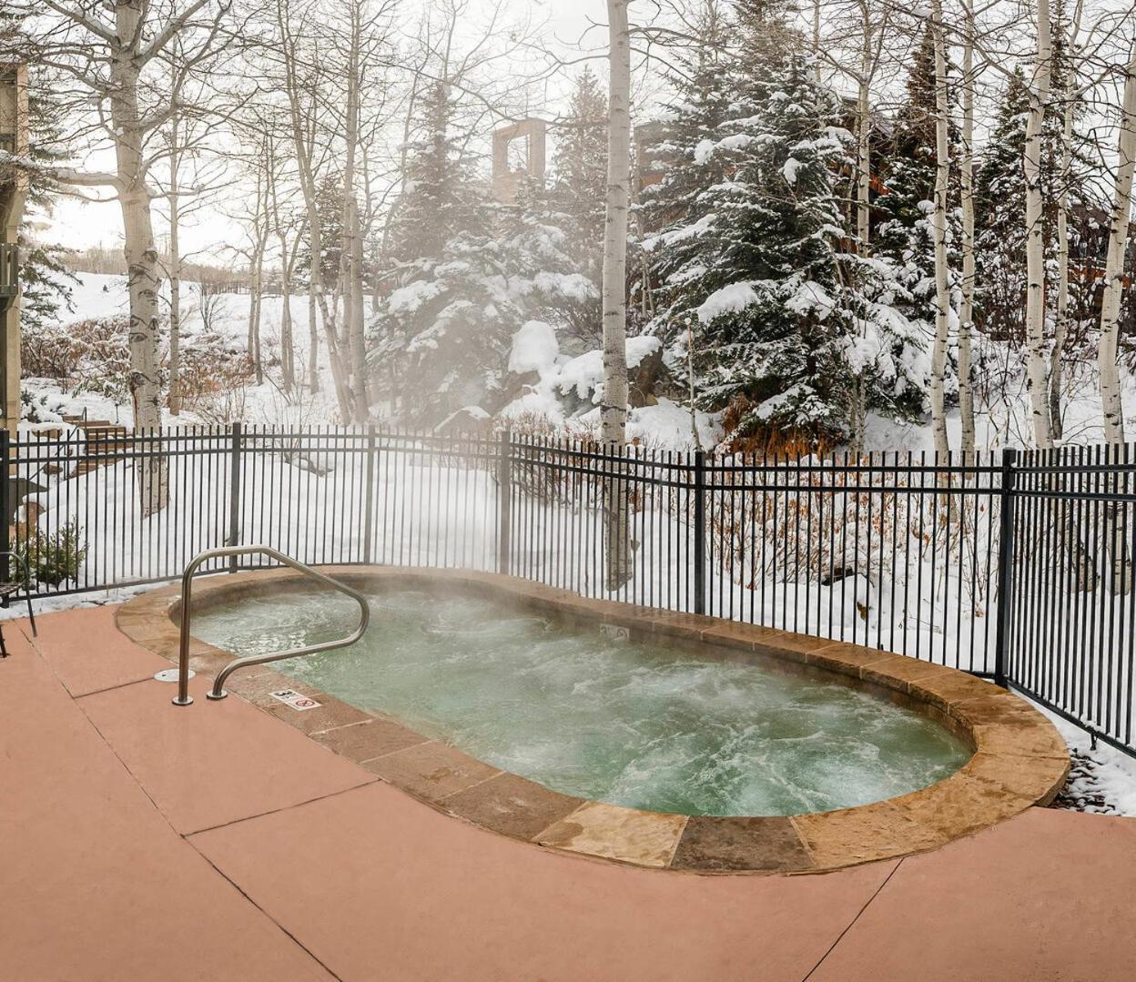 Interlude Condominiums 3-Bedroom Unit 302 Snowmass Village Room photo