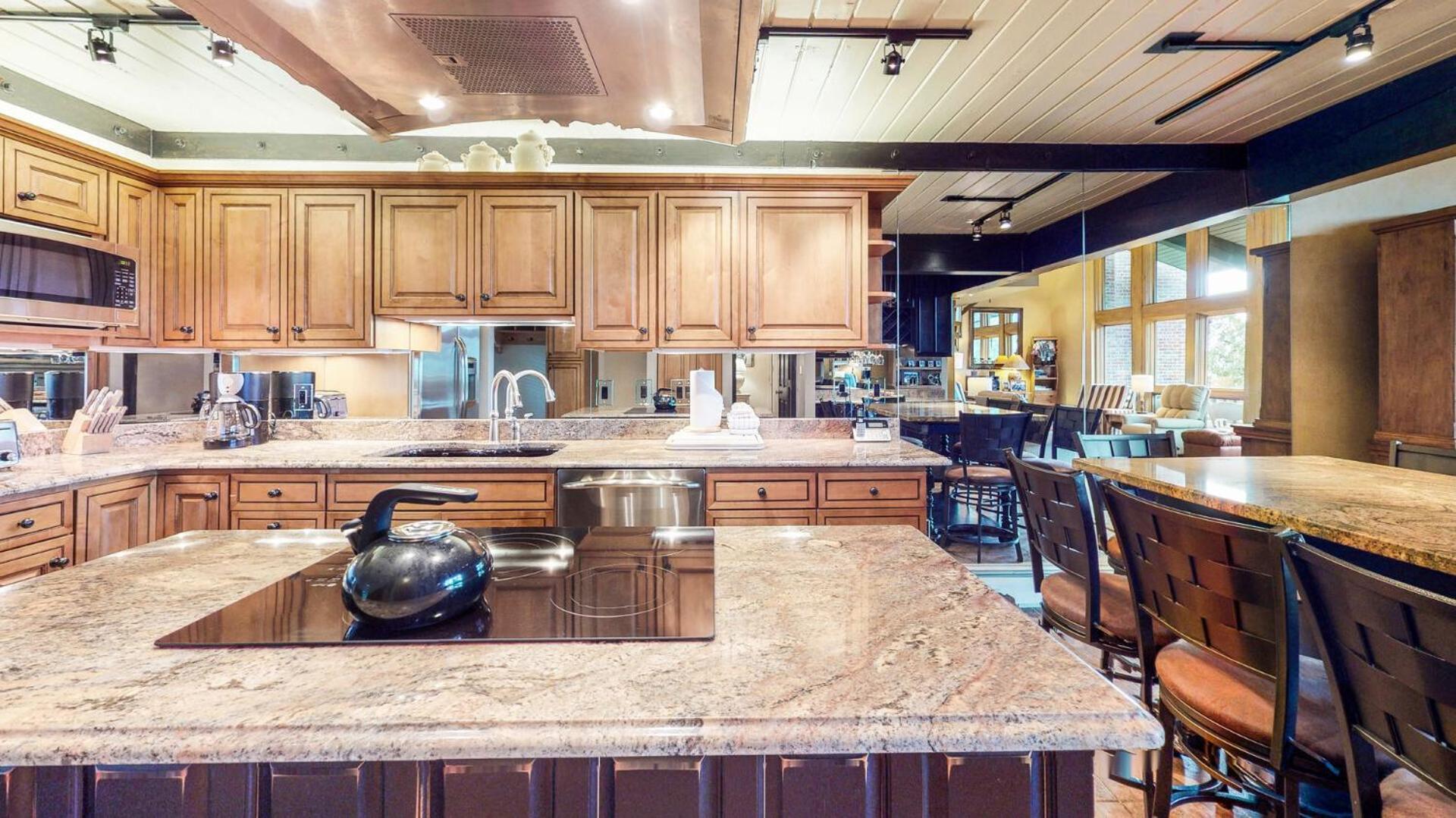 Interlude Condominiums 3-Bedroom Unit 302 Snowmass Village Room photo