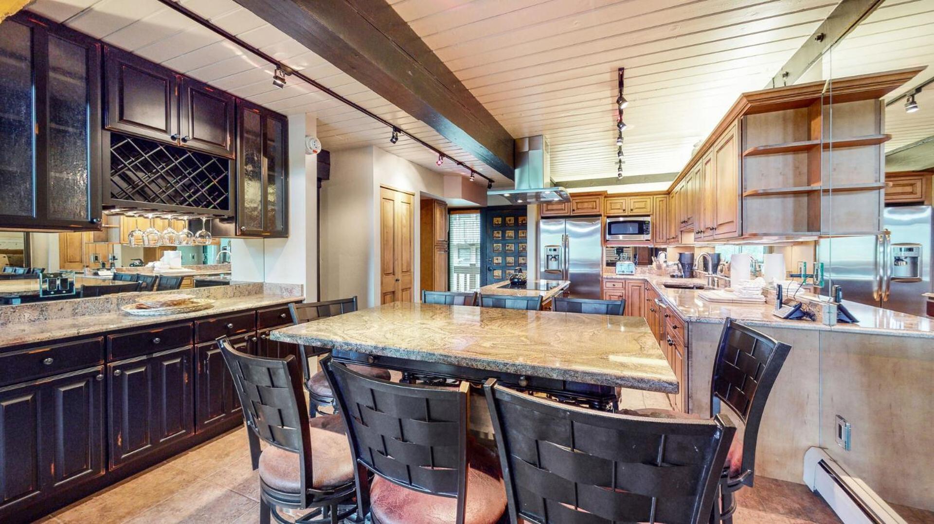Interlude Condominiums 3-Bedroom Unit 302 Snowmass Village Room photo